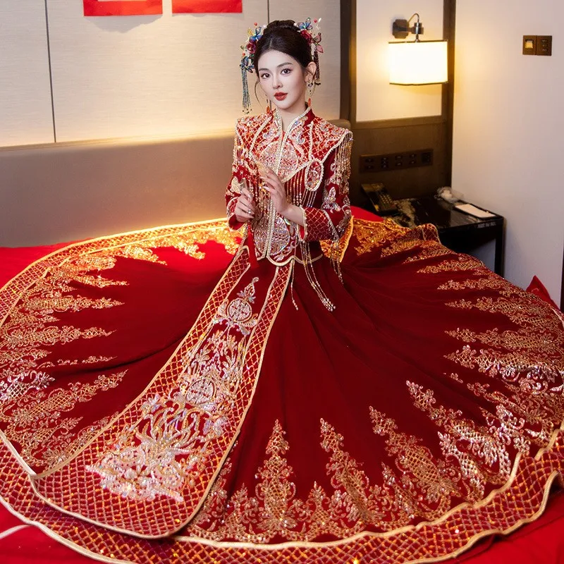 

Бархатное свадебное платье для невест в китайском стиле, выполненное в технике тяжелой ручной работы.