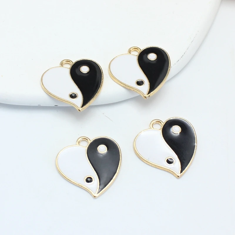 4Pcs Black White Heart Tai Chi Yin Yang Eight Trigrams Pendant Charm for Necklace Bracelet Making DIY Jewelry Accessory Finding