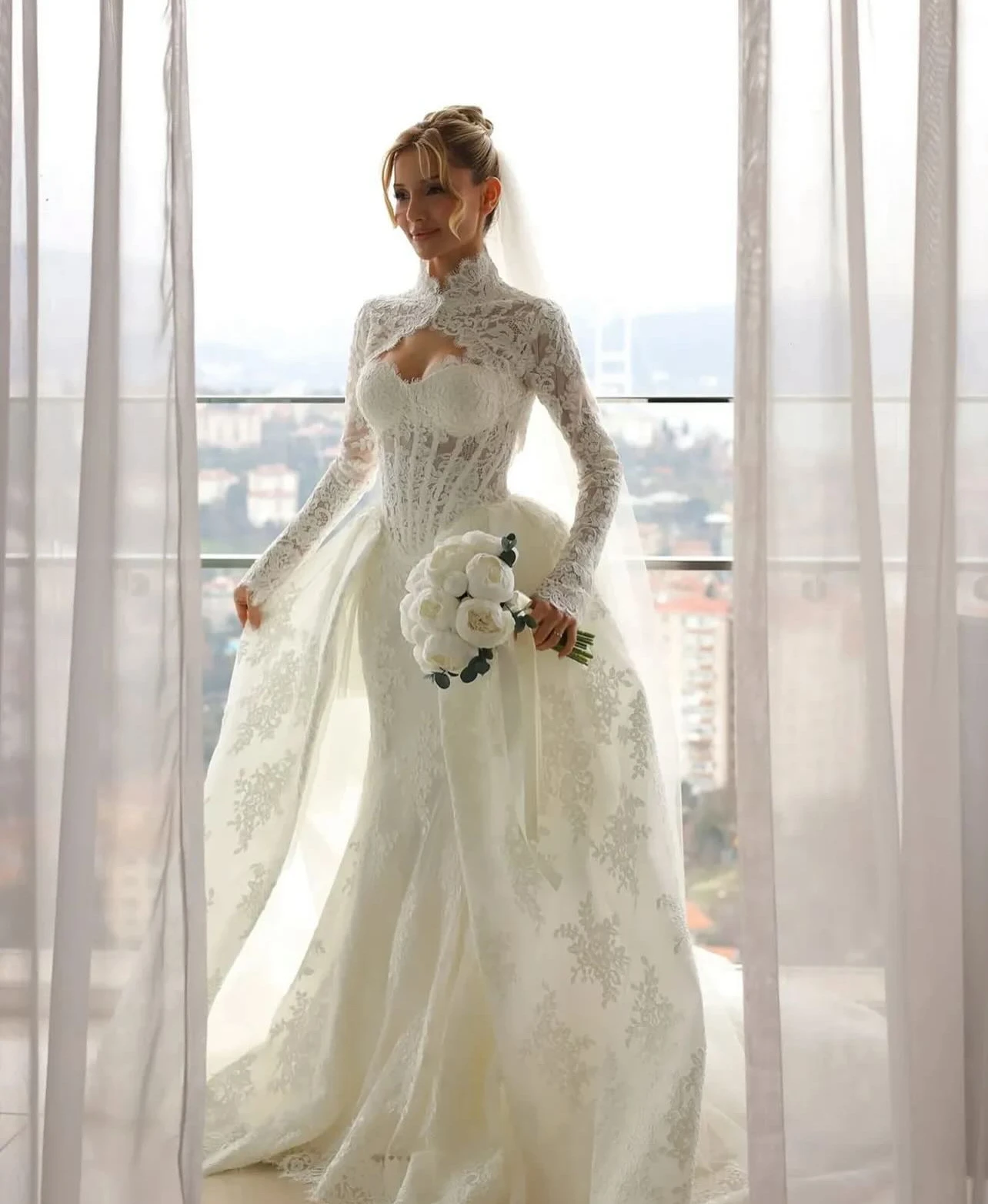 

Customized Elegant wedding dress Lace high-neck Mermaid Detachable trawl Women's wedding dress Vestidos de novia
