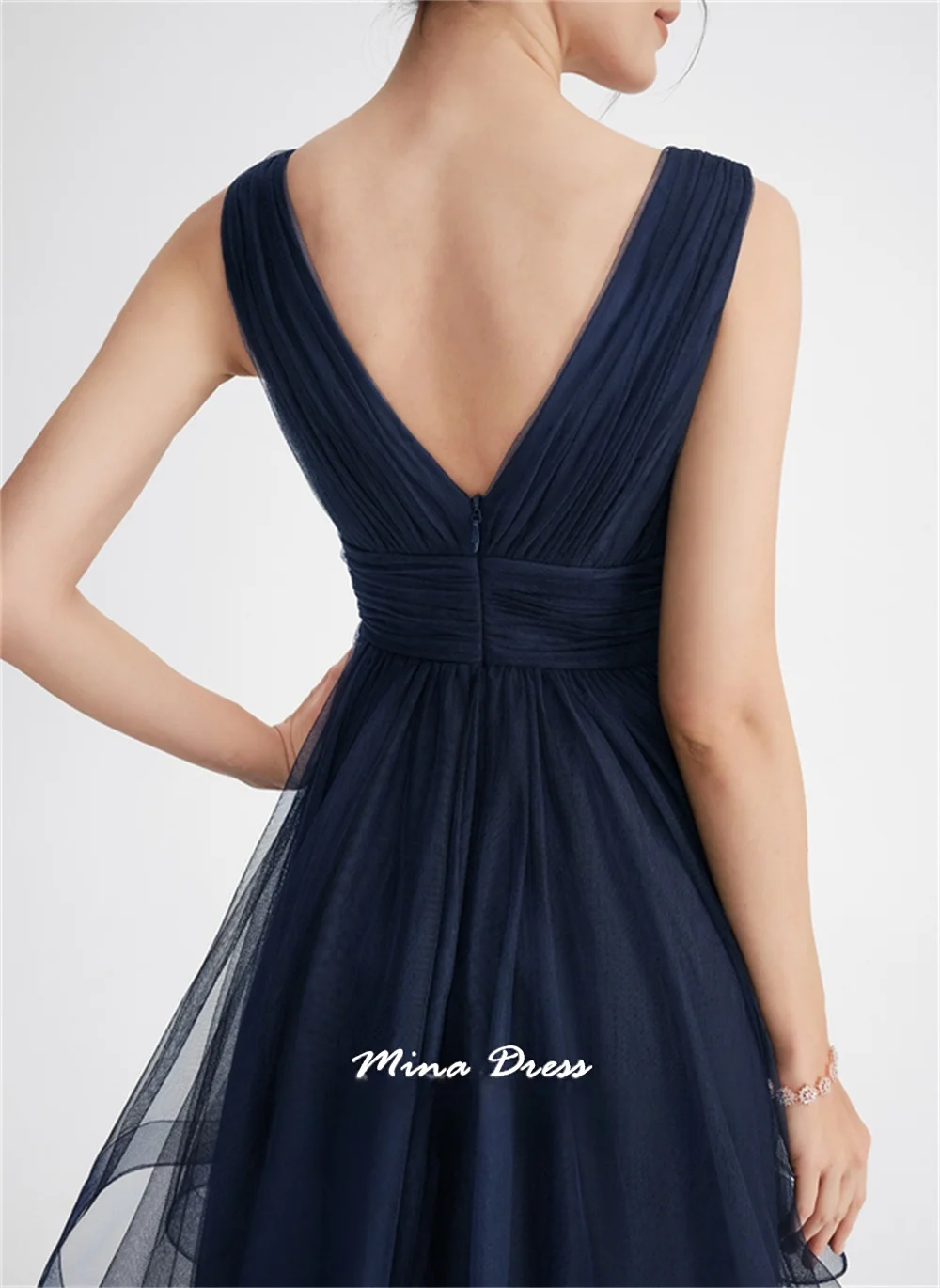 Abiti da sera da donna di lusso con strato personalizzato Mina per occasioni speciali Ballo di fine anno senza maniche con scollo a V alto e basso