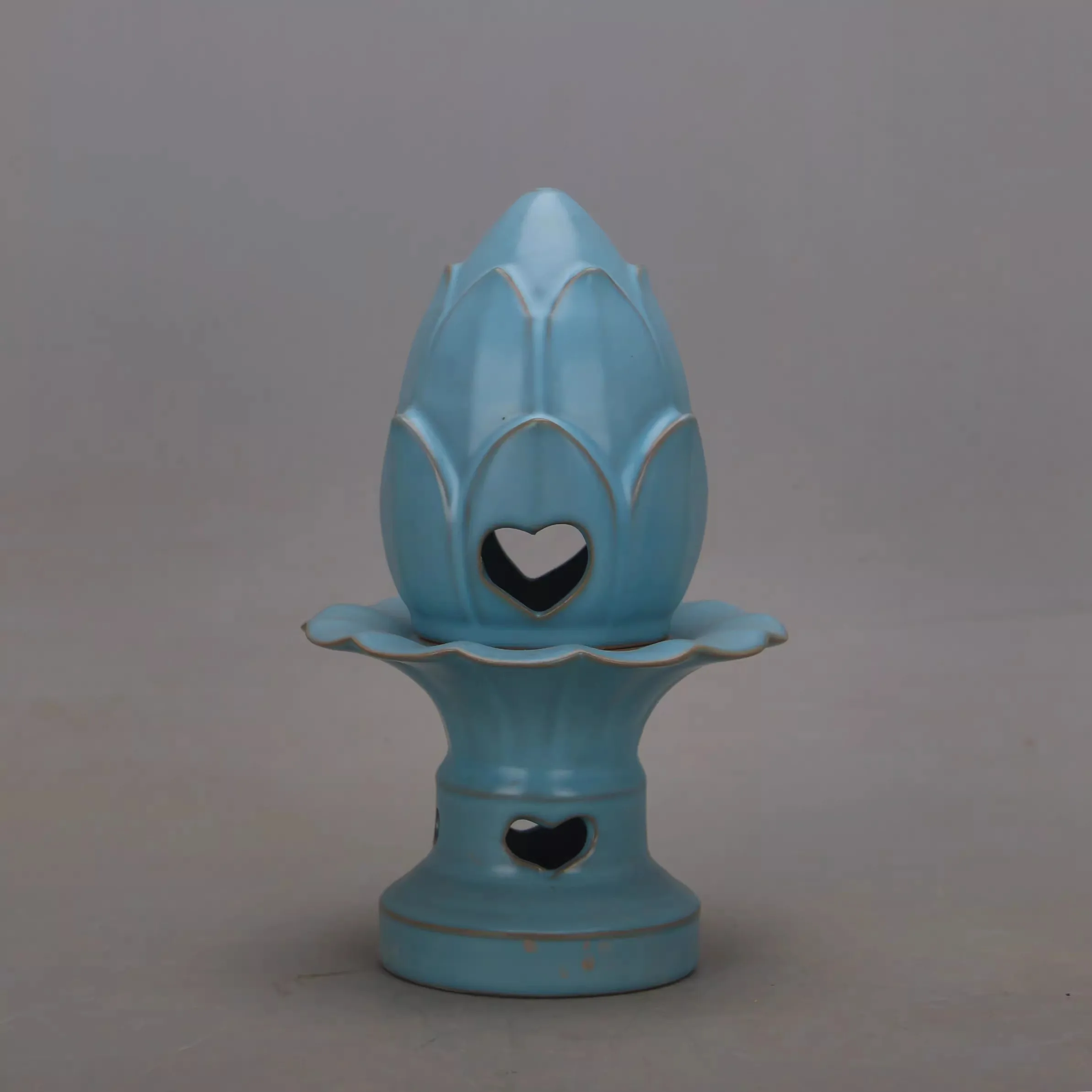 

Фарфоровая курильница-трипод из печи Жу-Килин династии Сун, с узором в виде решетки и драконов, в стиле селадон.