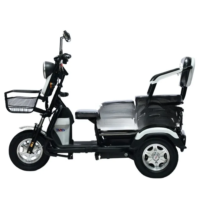 Powerful family battery car, dual-purpose for commuting passengers and goods