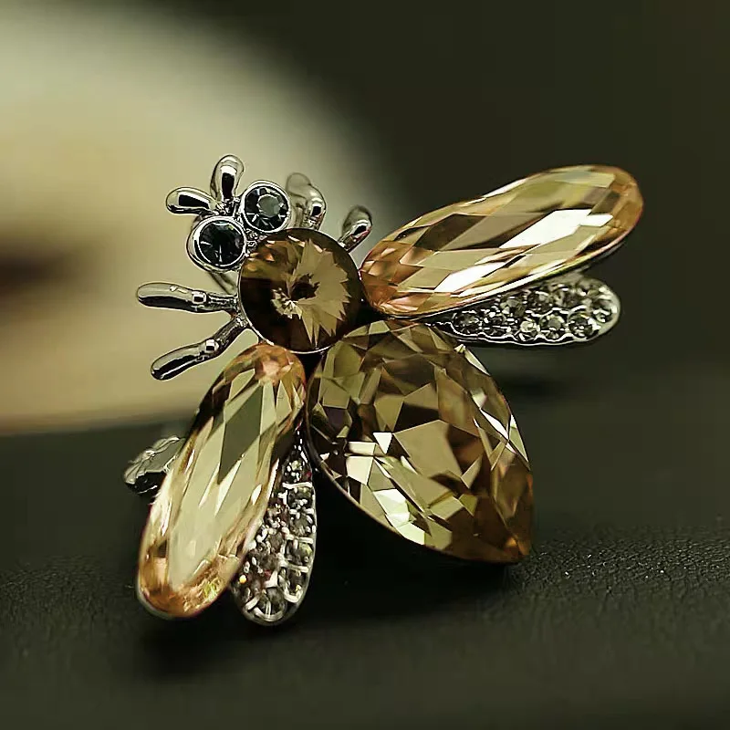 Creative Cute Bee Brooch Fashion Crystal Insect Rhinestone Corsage Women Coat Suit Accessories Pin Vintage Enamel Animal Brooch