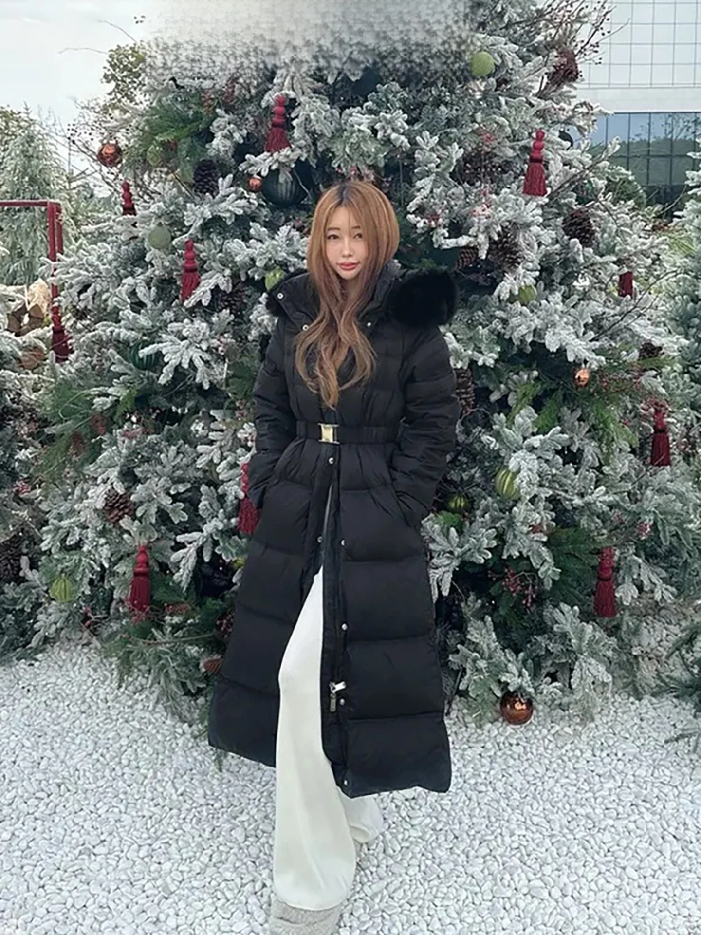 

Черное длинное пуховое пальто с капюшоном для женщин, зимнее, утепленное, с большим меховым воротником, в корейском стиле, с завышенной талией