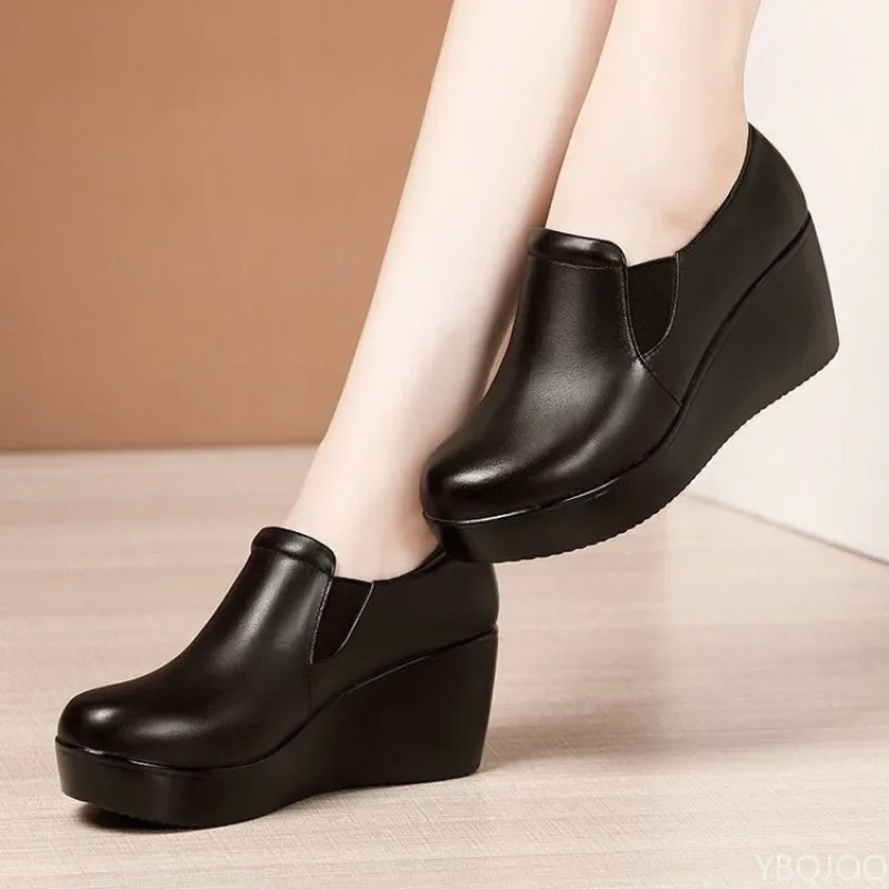Thumbnail 4 - #8 Trending Middle Heel Shoes Right Now