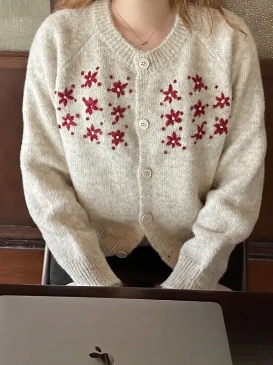 Korean Style Lazy Casual Embroidered Knitted Cardigan Women's Sweet Sweater Jacket Design Sense Top for Autumn Winter