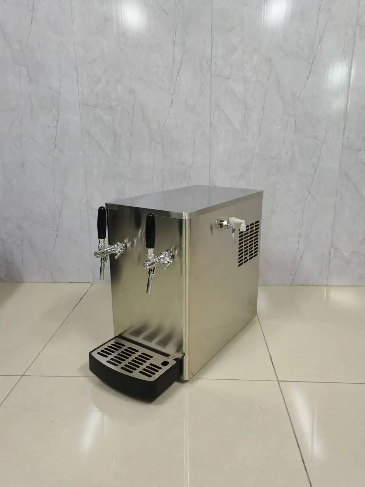 Table Top Mini Beer Keg 20L Capacity Silver/Black Color 220-240V Voltage