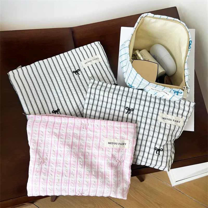 

1 Piece Large Capacity Makeup Organizer Bag for Girls Fresh Aesthetic Bow Plaid Toiletry Pouch Portable Cosmetic Case for Travel