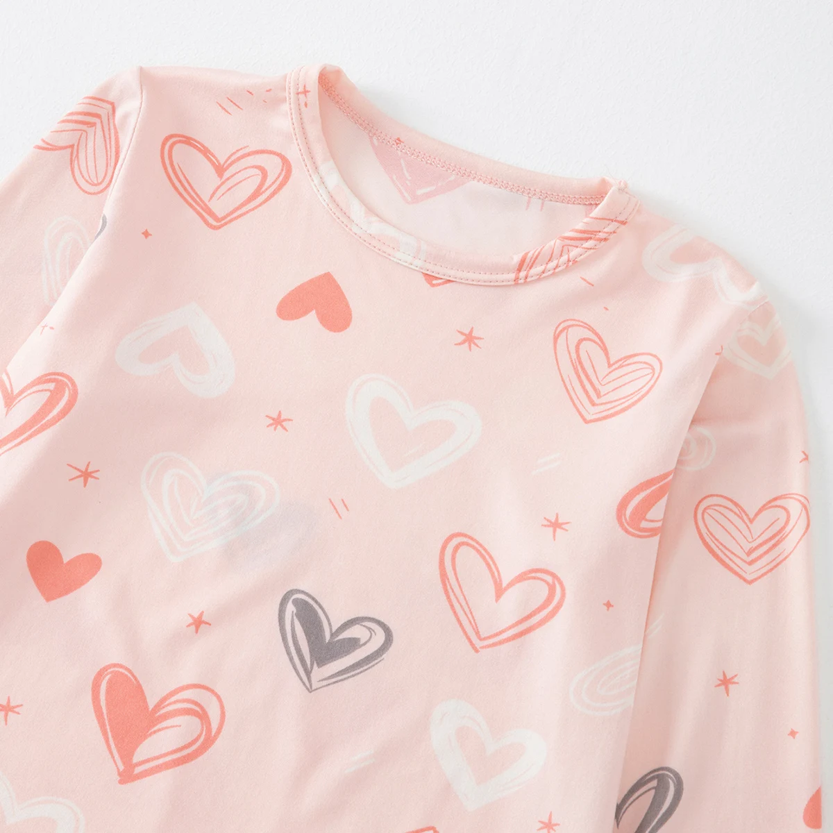 2-teiliges Herbst- und Winter-Set für Kinder mit süßem Liebesmotiv, bestehend aus langärmeligem Oberteil und Hose, bequeme Freizeitkleidung und Schlafanzug für Mädchen. – Detail 6