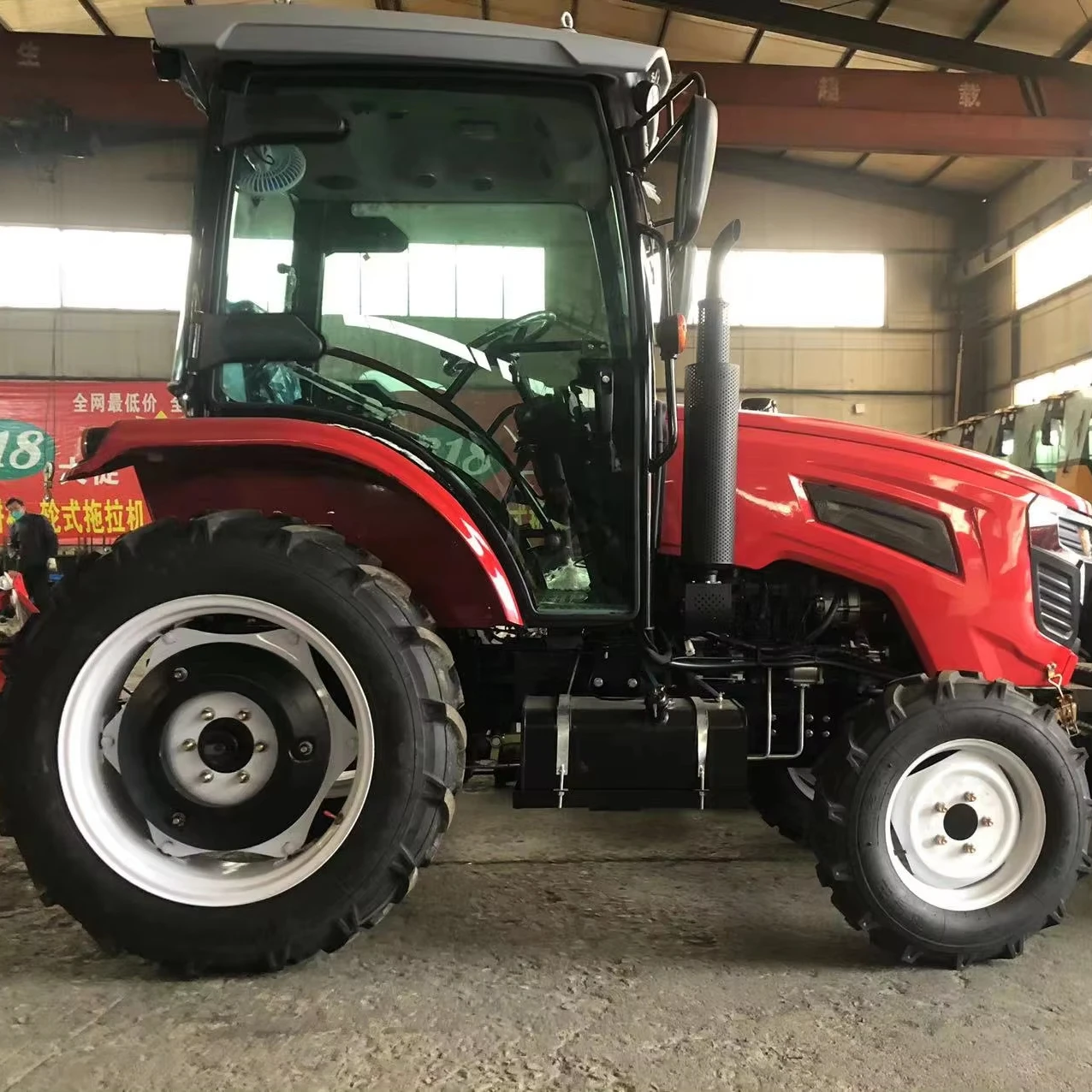 รถแทรกเตอร์ฟาร์ม 50HP 4x4WD รถแทรกเตอร์การเกษตรพร้อมระบบบังคับเลี้ยวไฮดรอลิก