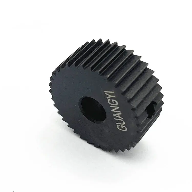 

Аксессуары для швейных машин: Встраиваемый зажим 35800, Новая шестерня 35826ef, Старая шестерня 35826n