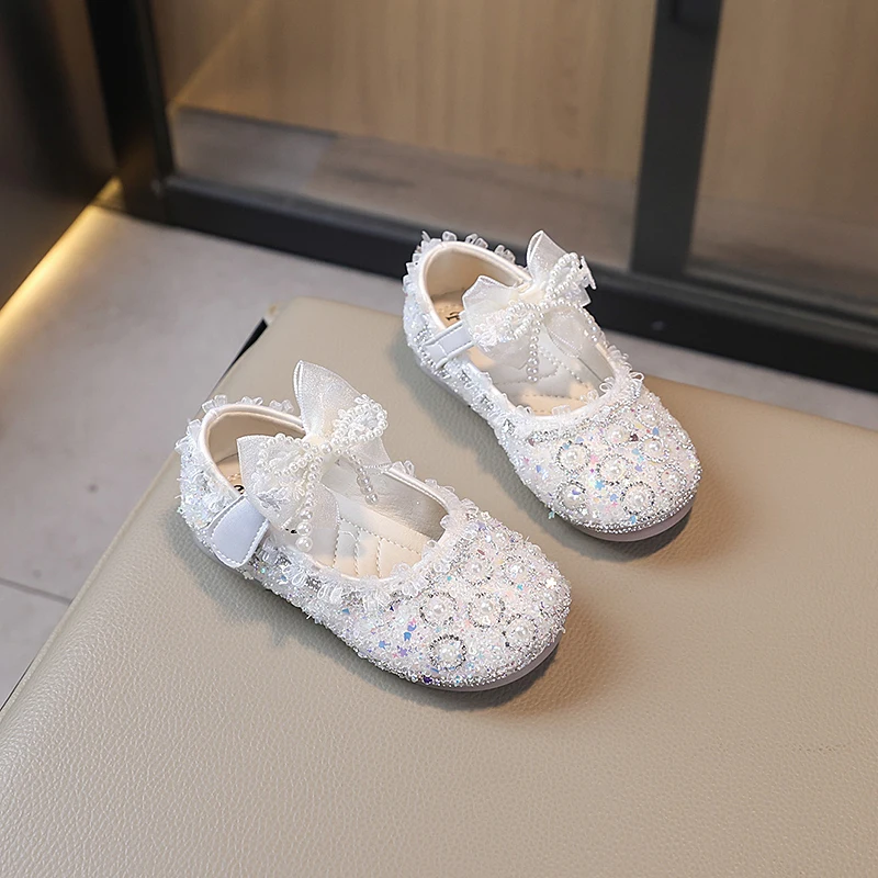 

Модная детская кожаная обувь, осень 2023, новая детская повседневная обувь на мягкой подошве, модная обувь принцессы с жемчужным бантом для девочек