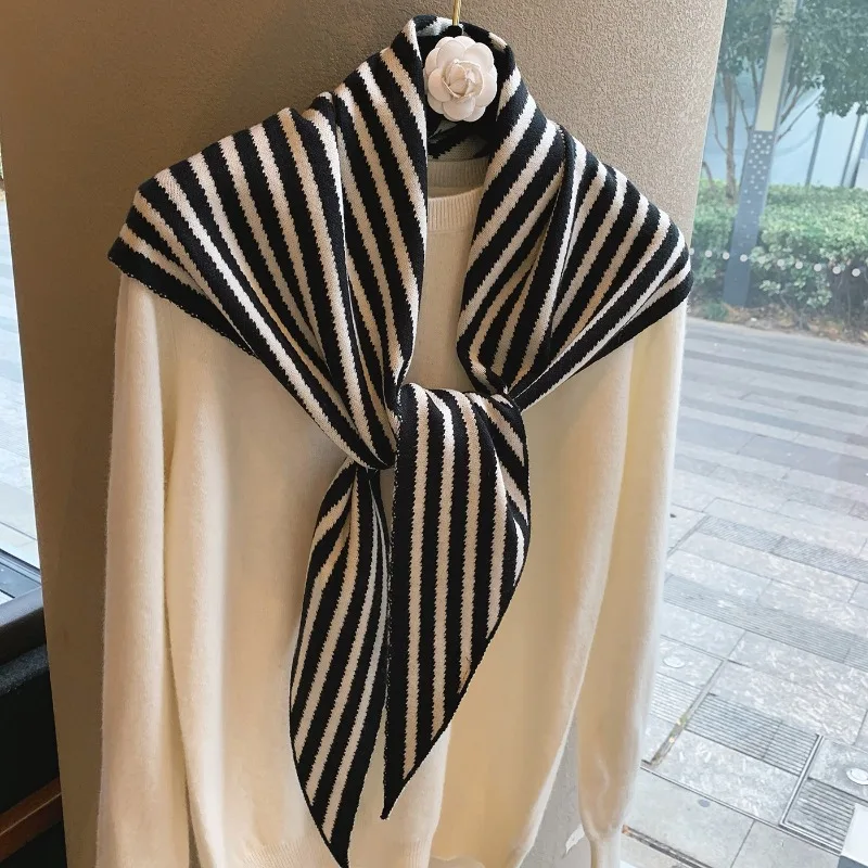 

High-end triangular scarf shawl for autumn and winter warm solid color elegant outerwear wrap, versatile black and white striped