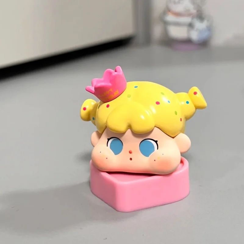 جديد Qoqo Miniface الوردي عيد ميلاد سلسلة صندوق أعمى صندوق غامض Kawaii أنيمي الشكل دمية نموذج جمع مكتب الديكور لعبة هدية