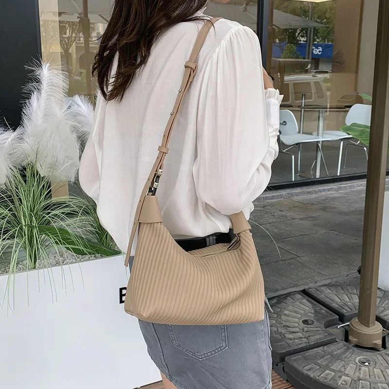 

2025 Fashionable Wrinkled Stripe Handbag, Women's Spacious Crossbody Tote with Handheld Option for Spring Fashion & Casual Wear