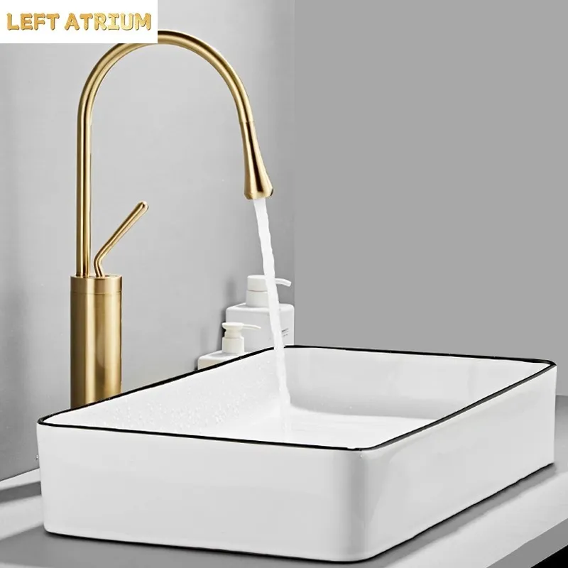 Kitchen Brass Faucet Pull Out Stream Sprayer Deck Mounted Matte Black Mixer Tap 360 Degree Rotation Kitchen Sink Hot Cold Taps