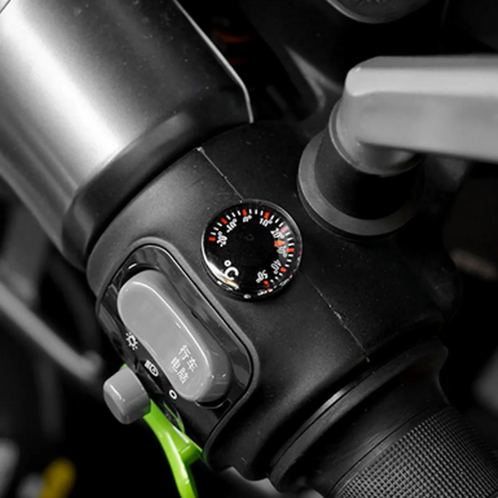 1Pc Mini Car Thermometer Battery-free Dashboard Thermometer, Easy Stick Mount, No Battery Required, Compact Car Interior