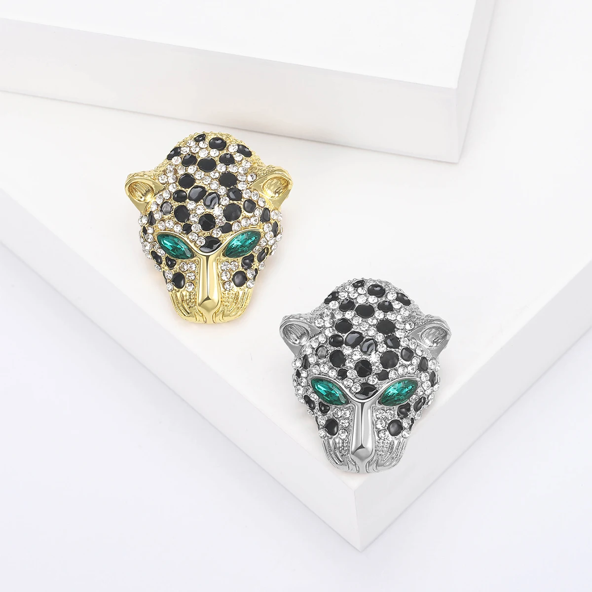 Rhinestone Tiger Head Brooches for Women Unisex Pearl Bear Pins Wolf Lapel Pins Banquet Party Backpack Gifts Jewelry Accessories image 3