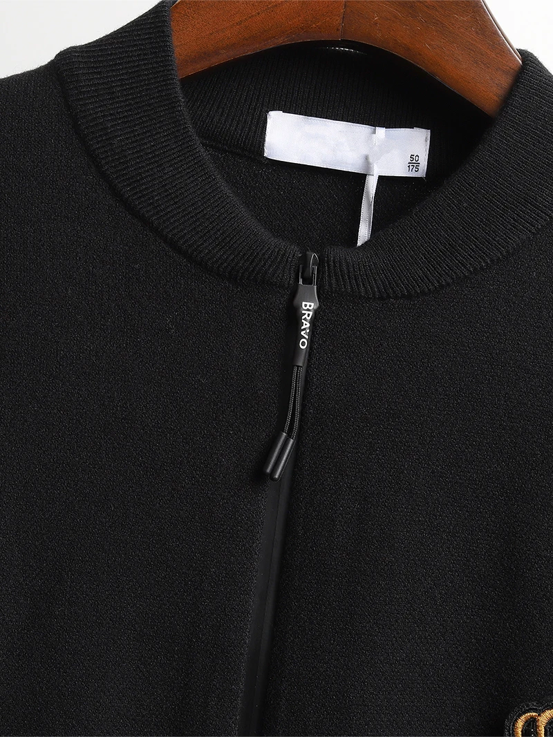 

Изысканный вязаный свитер с большим хвостом и вышивкой, мужской осенне-зимний бейсбольный воротник, повседневный модный открытый кардиган, пот...