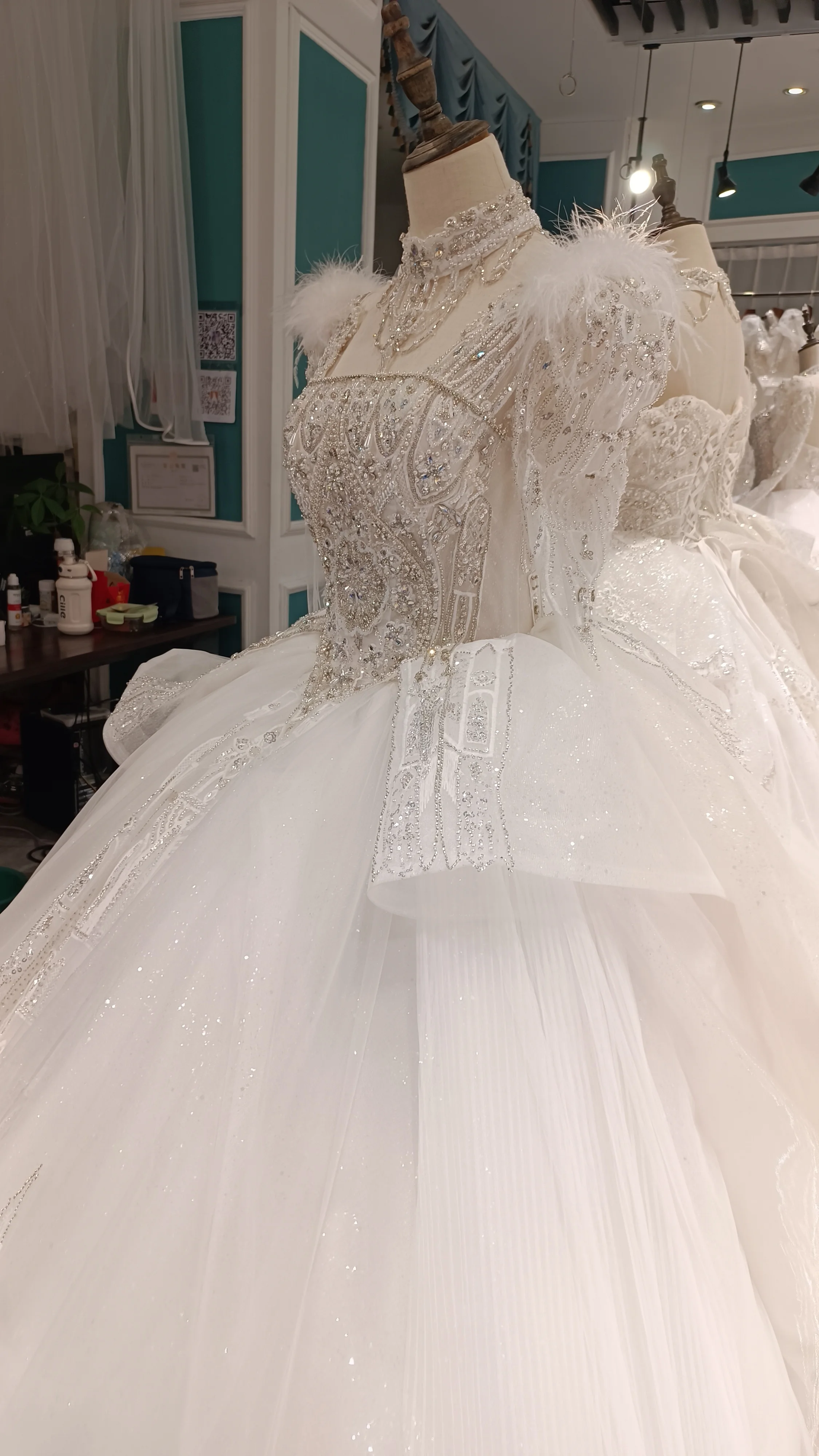 Collezione verde nuovo Design perline di lusso maniche lunghe abito da sposa glitters cristalli abito da ballo abiti da sposa