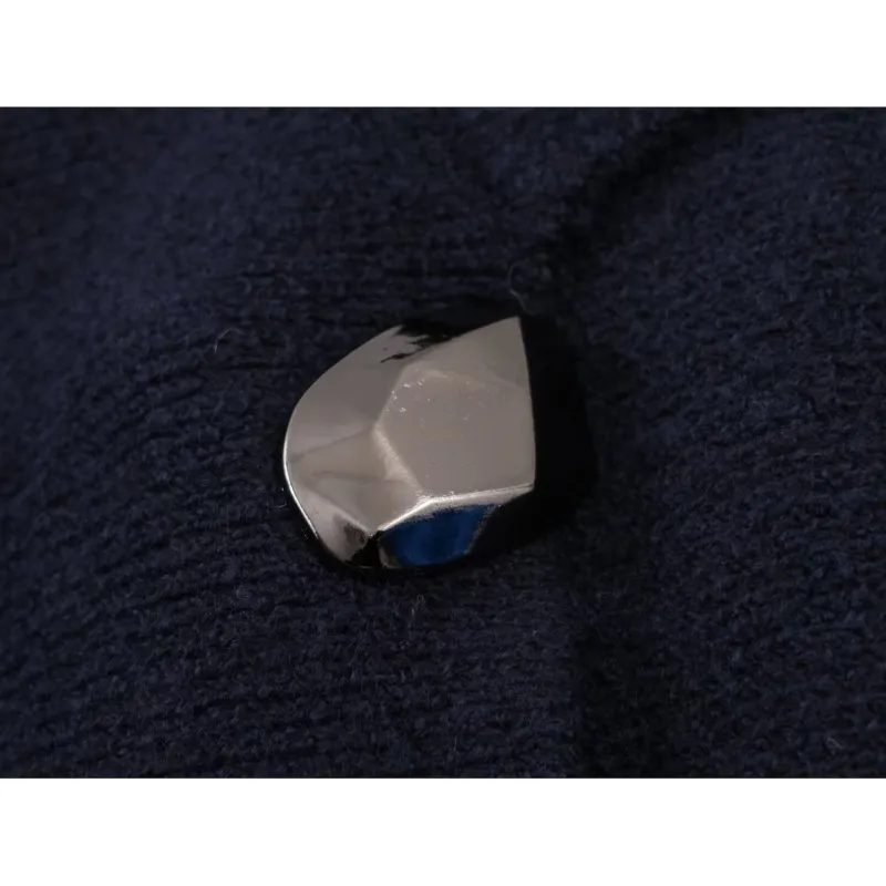 Długi płaszcz damski na wiosnę i jesień z szalikiem, długi rękaw, kołnierz z klapami, złote guziki, elegancki płaszcz damski, szykowna odzież wierzchnia, eleganckie płaszcze.