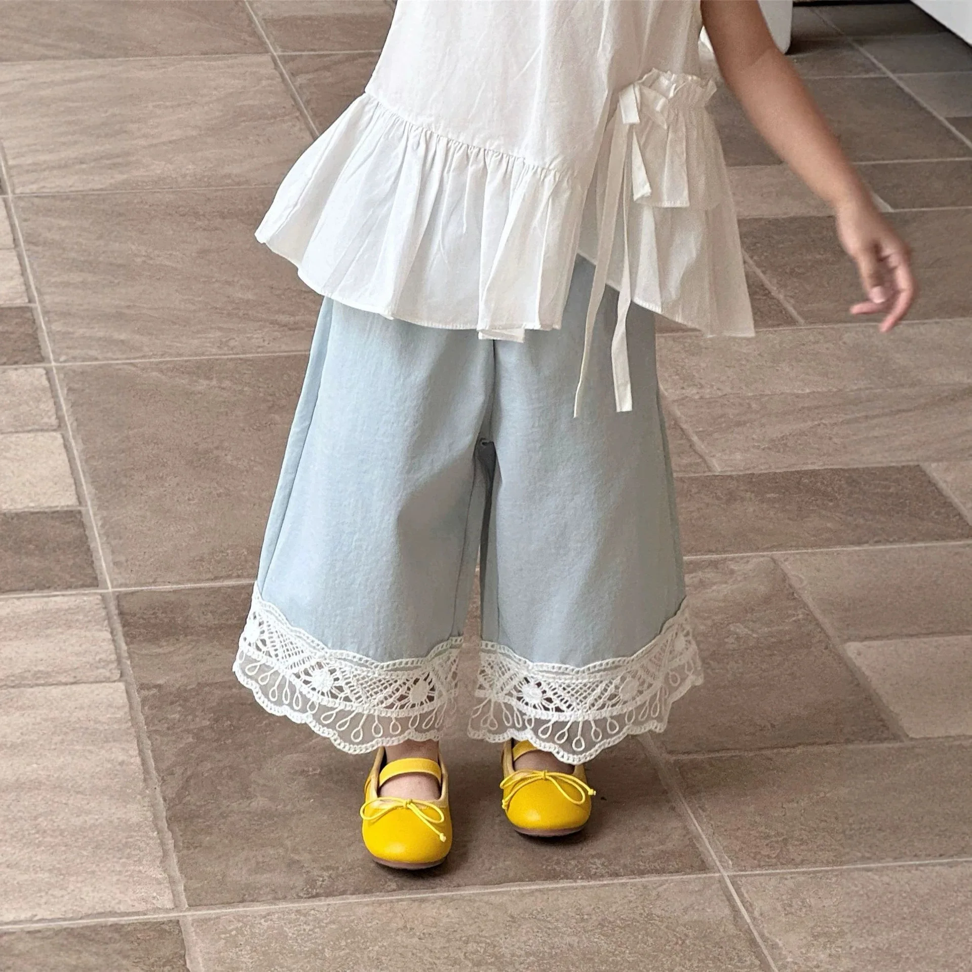 Girl's summer white loose lotus leaf lace sleeveless top+blue-green lace lace patchwork wide leg pants single shot
