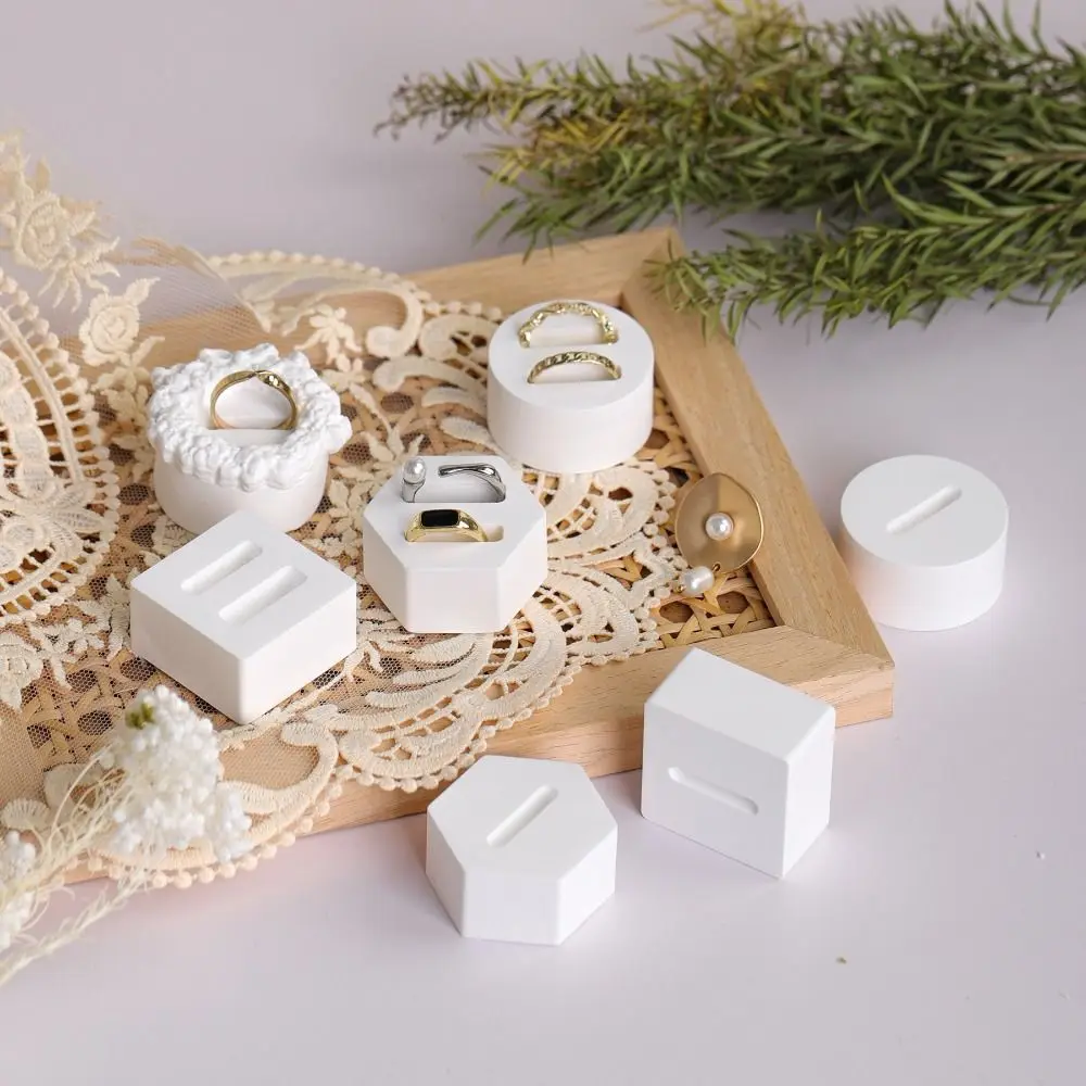 

Convenient White Gypsum Jewelry Ring Display Rack Lightweight Creative Storage Holder Storage Case Photography Props