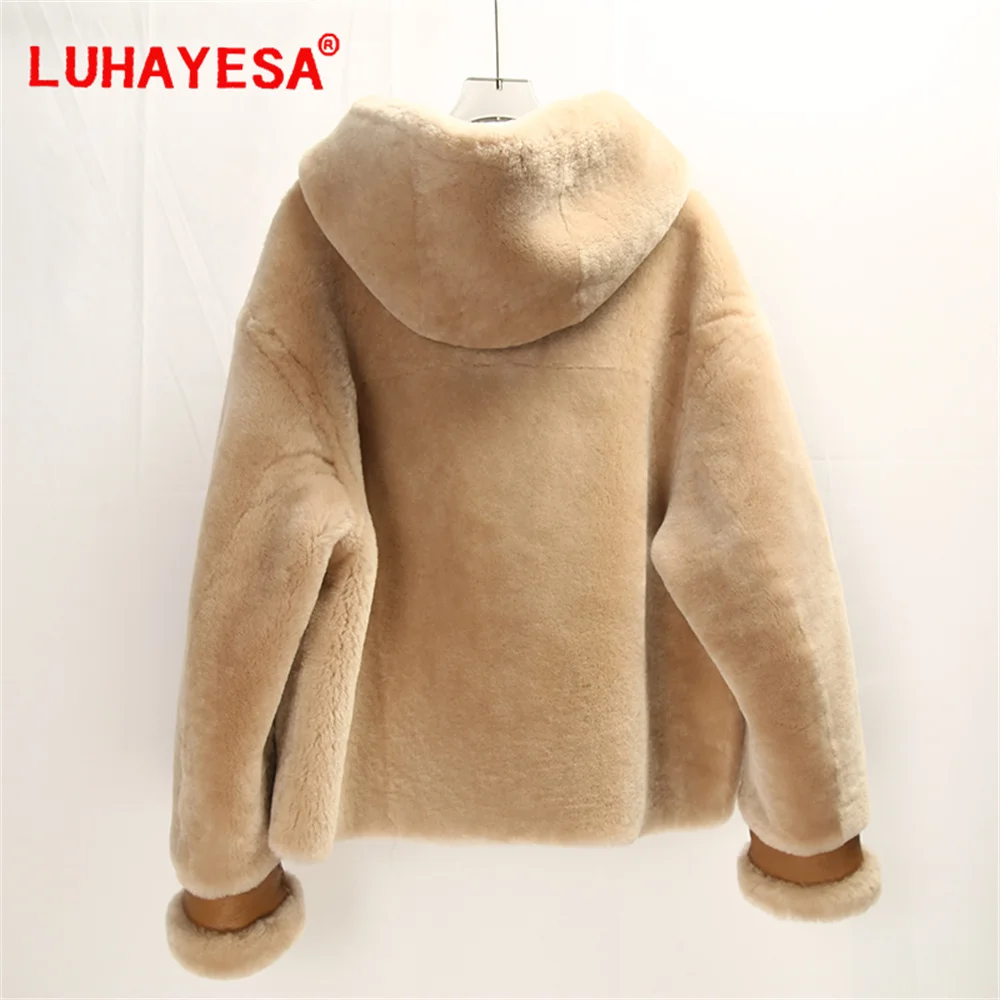 เพียง L ขนาด 2024 สองด้านสวมใส่ Hooded Thicken Merino Sheepskin Lamb FUR Shearling เสื้อผู้หญิงสบายๆทุกวันเสื้อขนสัตว์จริง