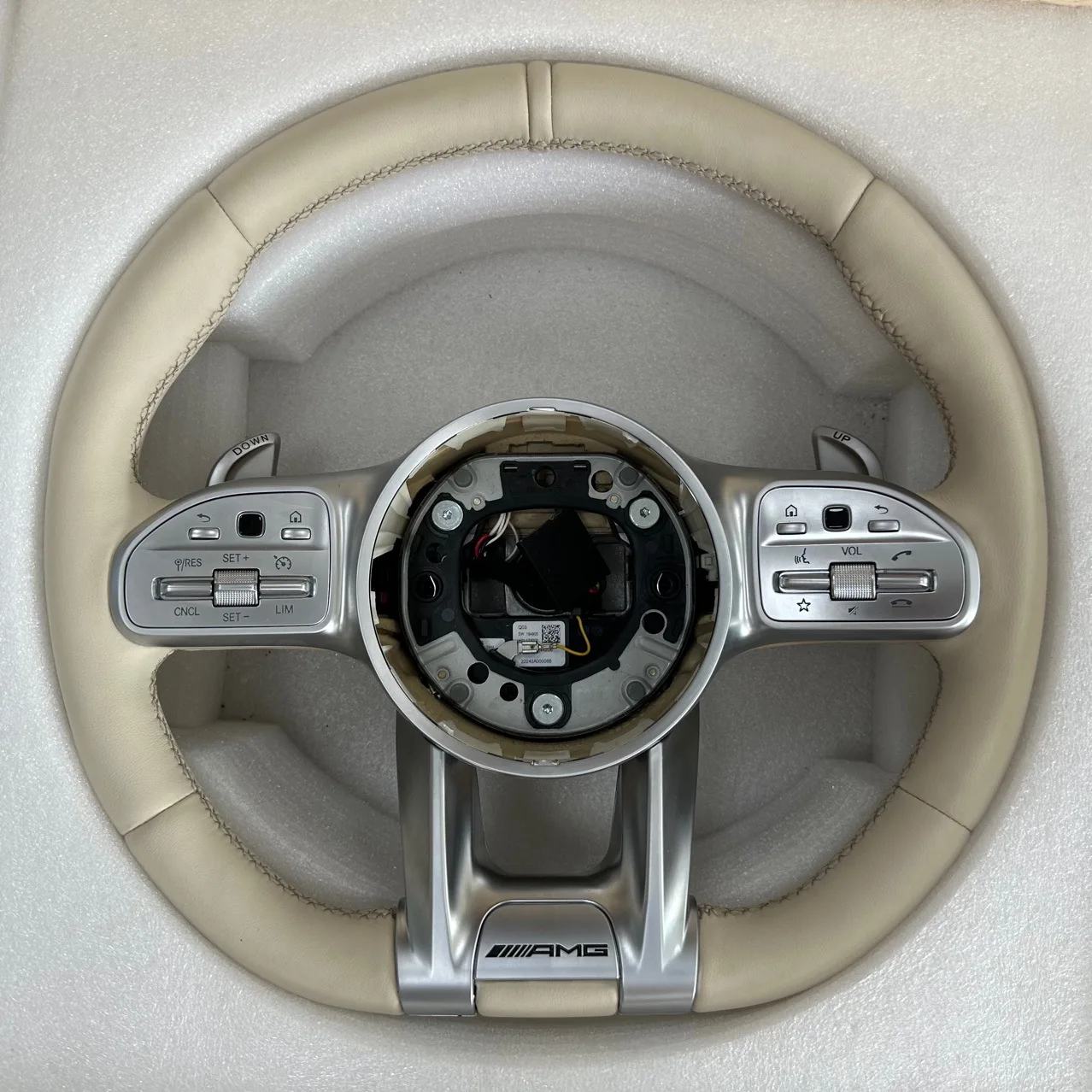 

Suitable for Mercedes-Benz GLA200, W213, W205, GLC, GLE LED carbon fiber steering wheel factory