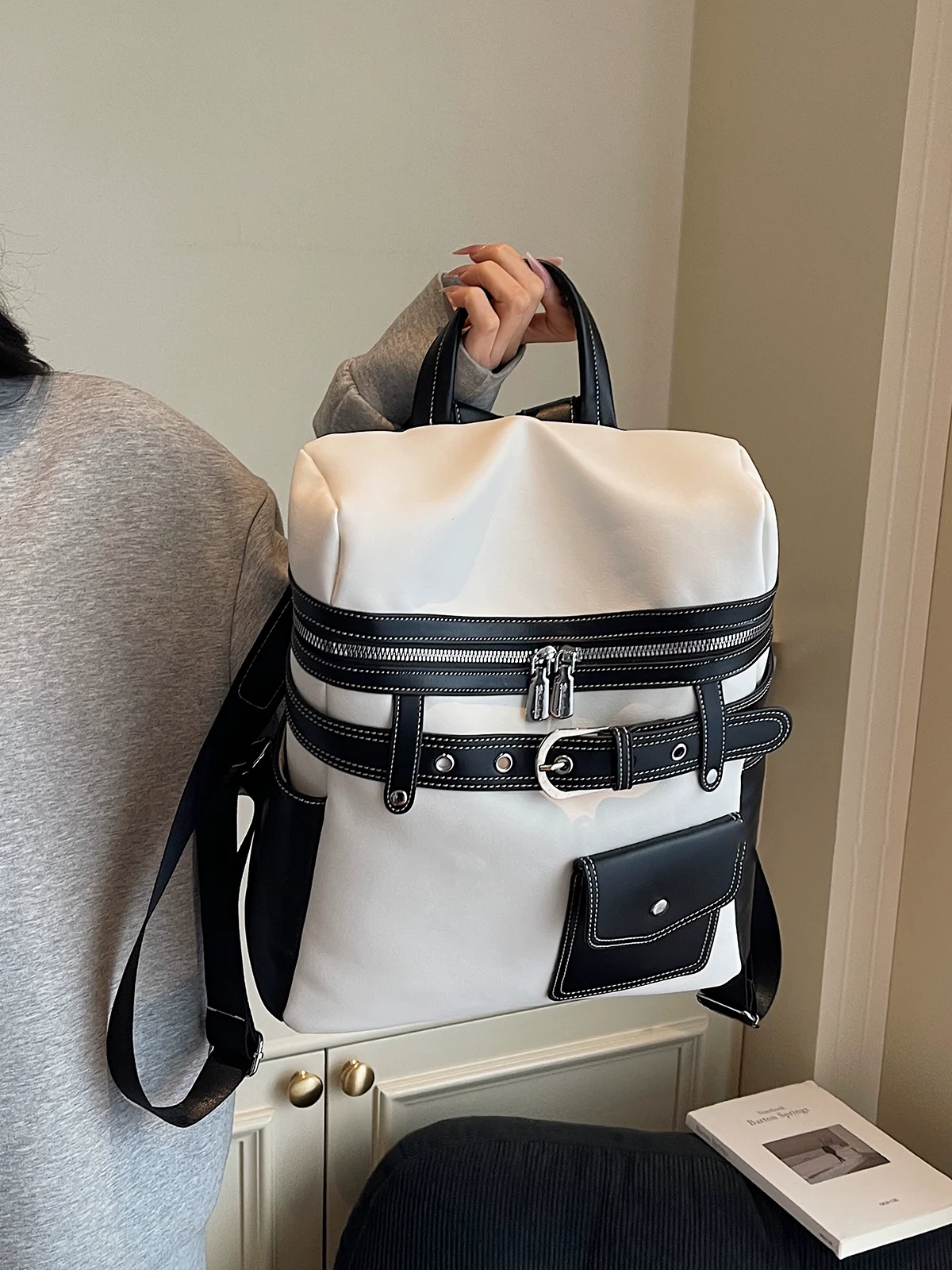 

2025 New Women Backpack With Blet Large Capacity Commuting Student's School Bag Backpack Vintage Shoulder Messenger Bags Girls