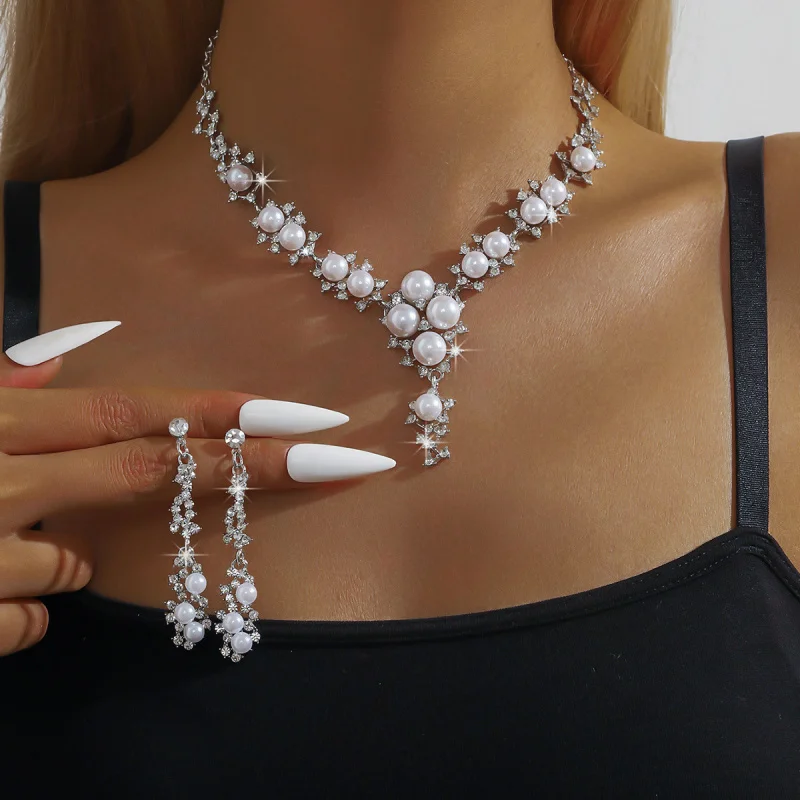 

Cross-Border Hot Selling Versatile European American Korean Jewelry Pearl Sparkling Diamond Flower Lady Pearl Necklace Set Facto