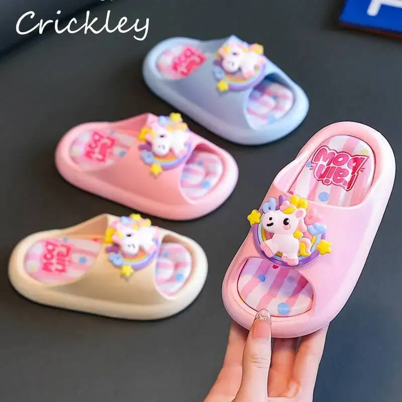 

Милые тапочки с единорогами для девочек, летние детские тапочки с мультяшным рисунком из ПВХ, с мягкой подошвой, нескользящие, водонепроницаемые, детская уличная пляжная обувь