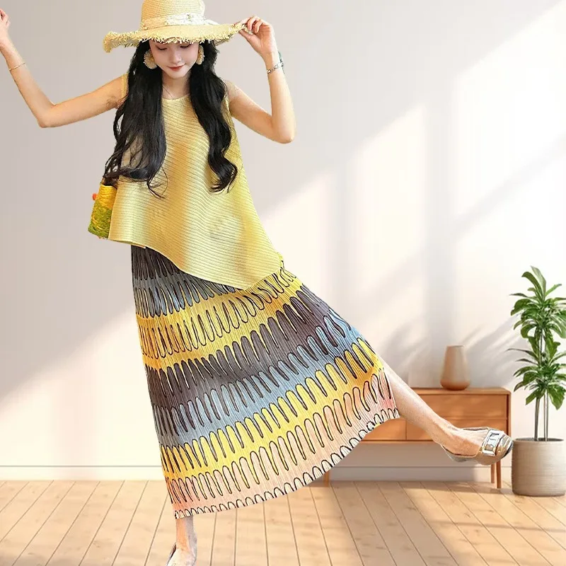 

Miyake Summer Yellow Sleeveless Top Vest Clashing Color Stripe Half Skirt Pleated Set Comfortable Thin Breathable Outing Wear