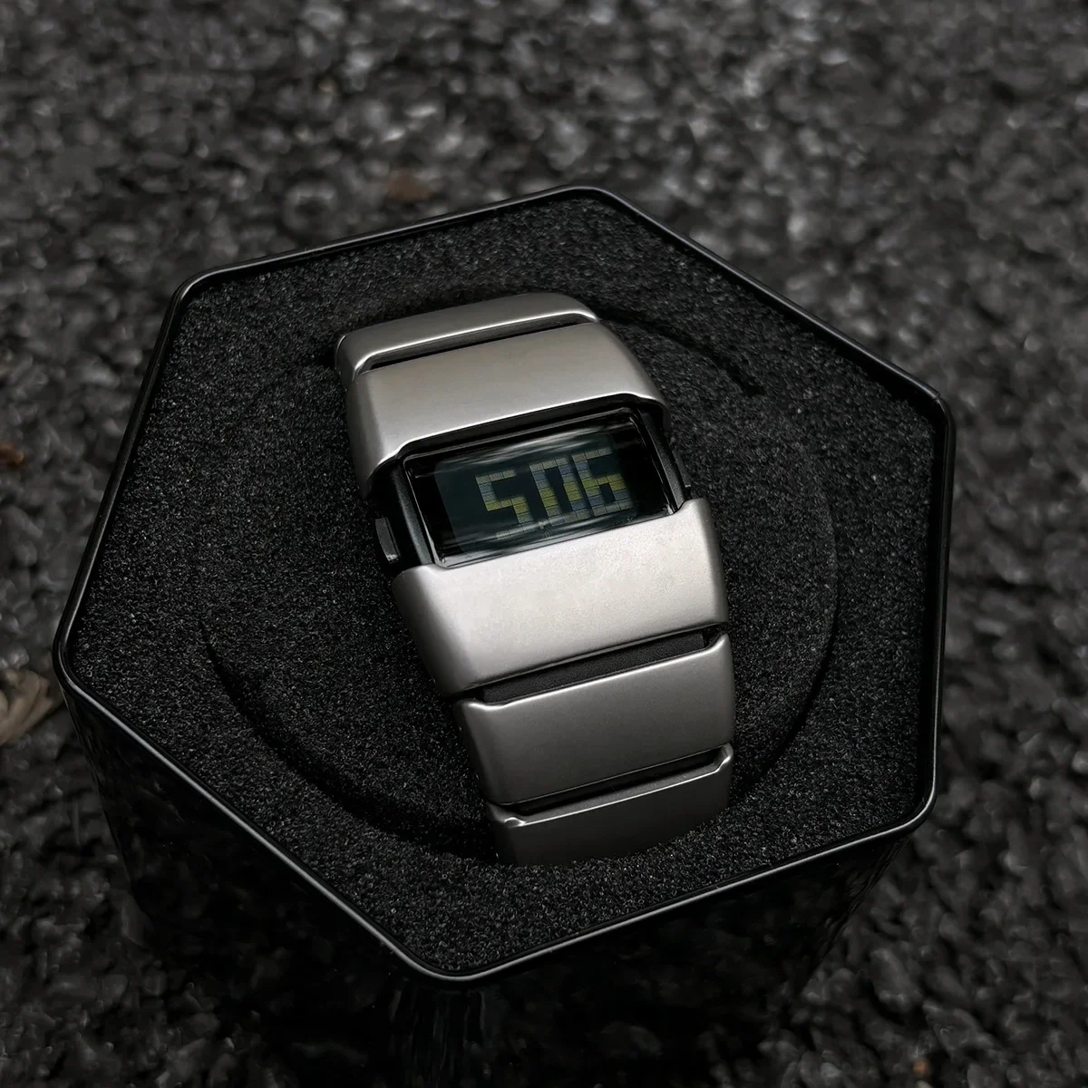 

Y2K Millennium Special Shape Future Design Watch Men's and Women's American Pop Decorative Niche Watch