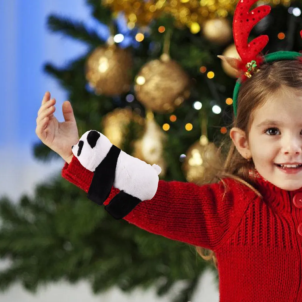 

2 шт. браслеты-хлопушки с пандами, мягкие игрушки-обнимашки на запястье, удобные мультяшные браслеты-хлопушки, сувениры для вечеринок, декоративные