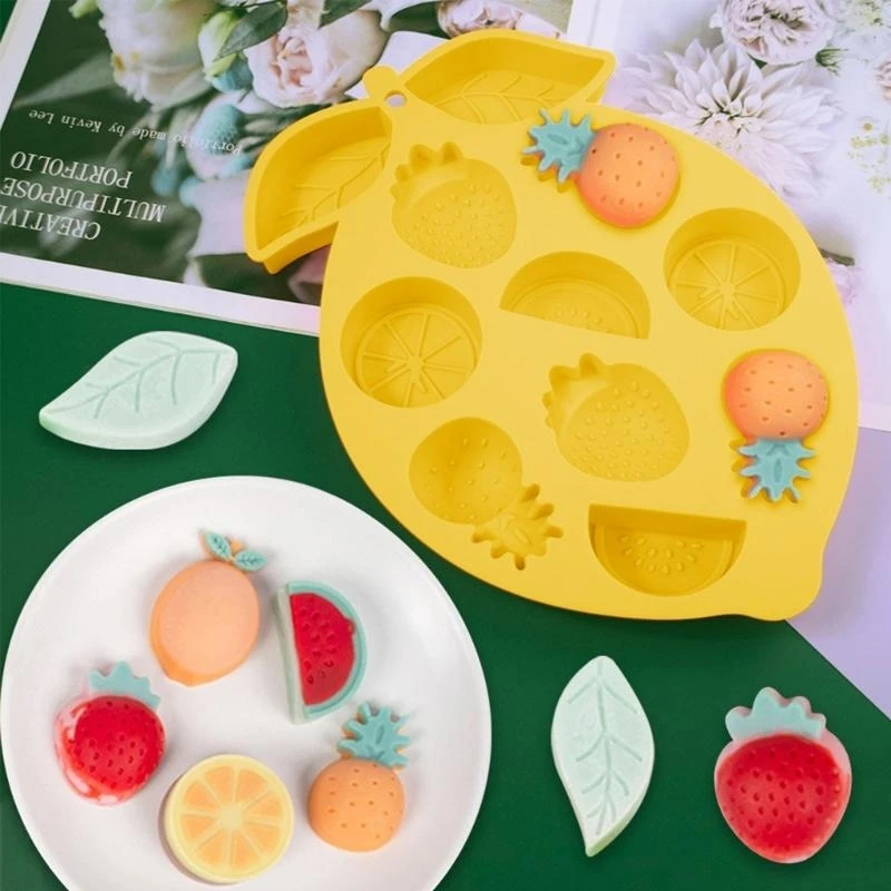 

652F Strawberry/Pineapple Shaped Moulds Silicone Material Trays Kitchen Hand Making Accessories for Juice