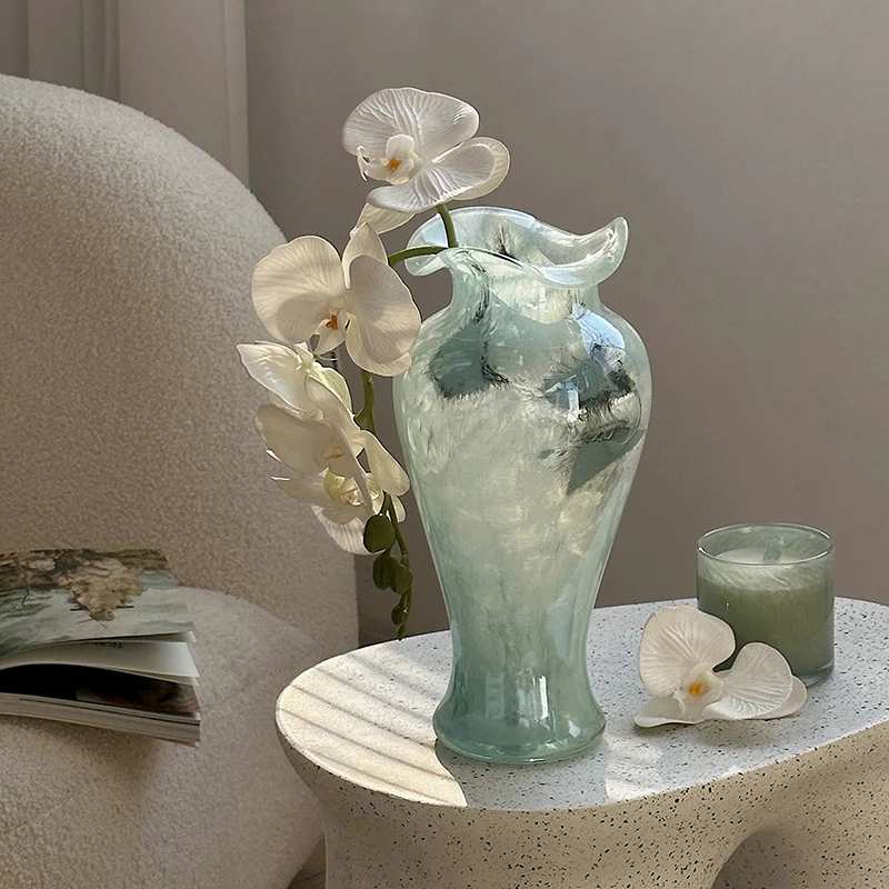 

French Blue Medieval Glass Vase: A High-End Hydroponic Flower Arrangement Device, Perfect for Entrance Decoration with Light Lux
