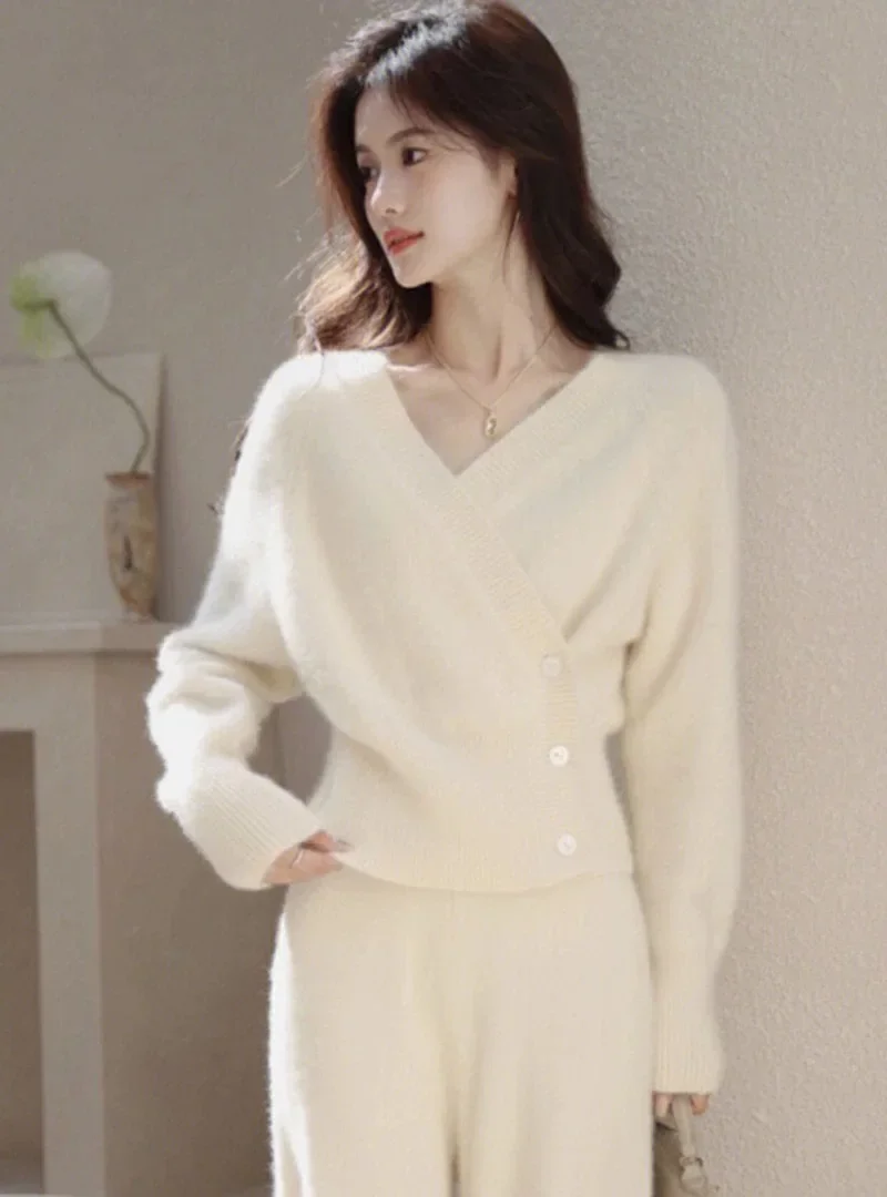 

2024 Autumn and Winter Two-piece Set, New Gentle Fried Street High-end French White Knitted Sweater Pants Set