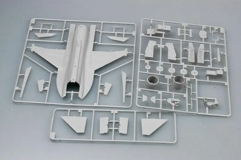 Trumpeter Chinese Fierce Dragon FC-1 02815 1/48(Pakistani JF-17 Thunder) Fighter