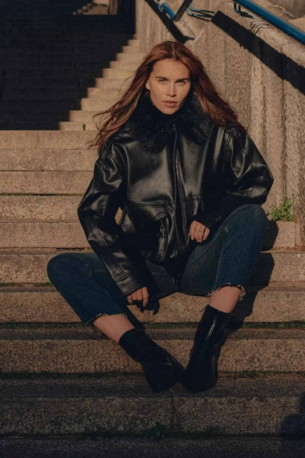 المرأة السوداء الفراء طوق بولي Leather سترة جلدية كامل الأكمام فضفاضة جيب سستة معطف قصير 2025 سيدة جديدة الخريف ملابس عالية الشارع