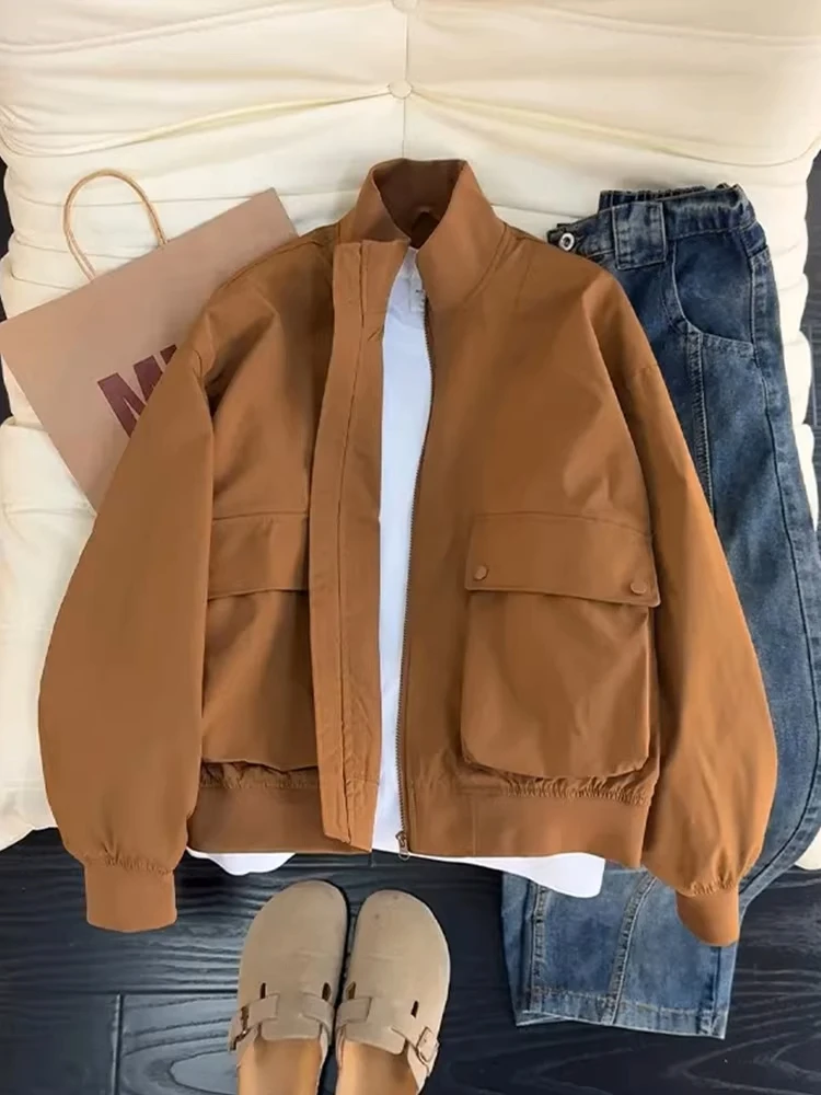 

Коричневая мужская куртка-бомбер с воротником-стойкой, коротким рукавом и большими карманами, ветрозащитная рабочая куртка для весны и осени, молодежная модная модель