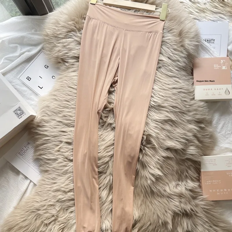 

Silky Smooth Women's Thermal Underwear Set Comfortable round Neck Base Layer Top And Pants Seamless Warmth for Autumn And Winter
