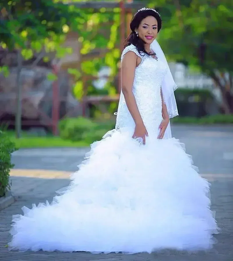 Customized New Fashion Short Lace Mermaid Wedding Dresses Vestido De Noiva Ruffled Custom Made Bridal Gown
