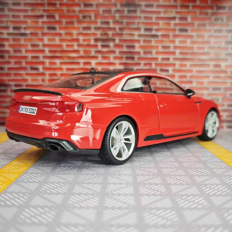 

Bburago 1:24 simulation Audi RS5 coupe alloy static model doors on both sides that can be opened suitable for collection
