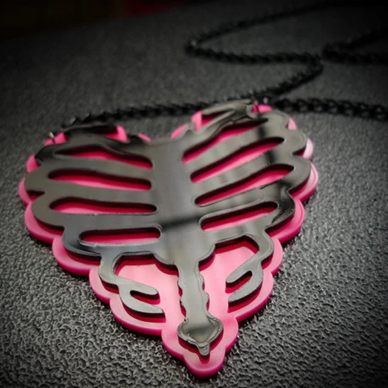 2021 Exaggerated Halloween Fashion Skull Hot Pink Acrylic Pendant Necklace Cool Punk Night Club Party Acrylic Necklace for Women