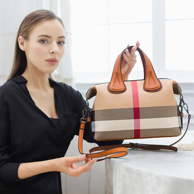 

2025 Lady Boston Handbags Luxury Fashion Plaid Canvas Women Messenger Shoulder Bags Brand Designer Portable Crossbody Bag Purses