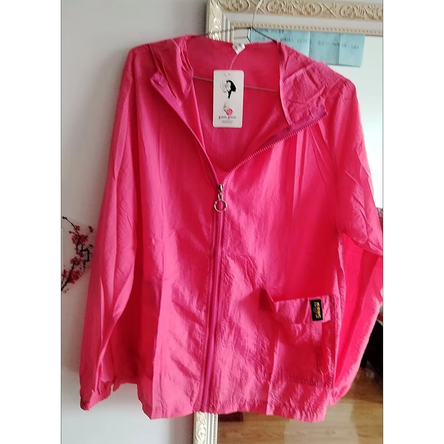 

2025 женские летние солнцезащитные рубашки с капюшоном, женские большие размеры, устойчивое к ультрафиолету пальто, женская тонкая стильная солнцезащитная куртка