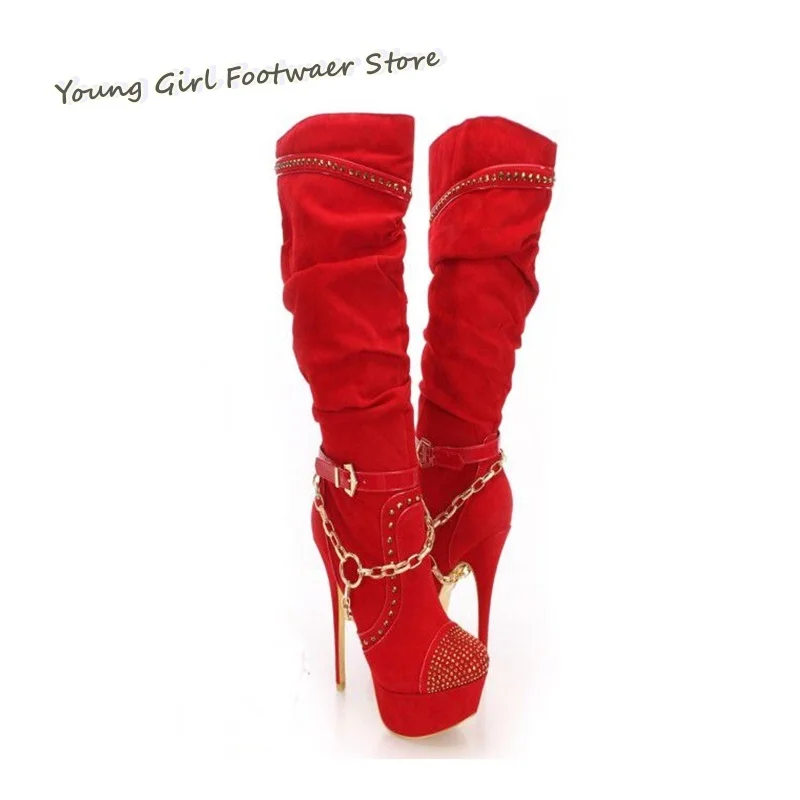 

Супер водонепроницаемые красные сапоги до колена на платформе, пряжка ремня, металлическая цепочка, украшенные высокие сапоги с острым носком, женские сапоги на шпильке