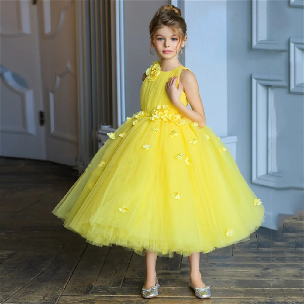 Tulle bordeaux gonfio con fiori e petali abiti da ragazza di fiori senza maniche per abiti da prima comunione per la festa di compleanno di nozze