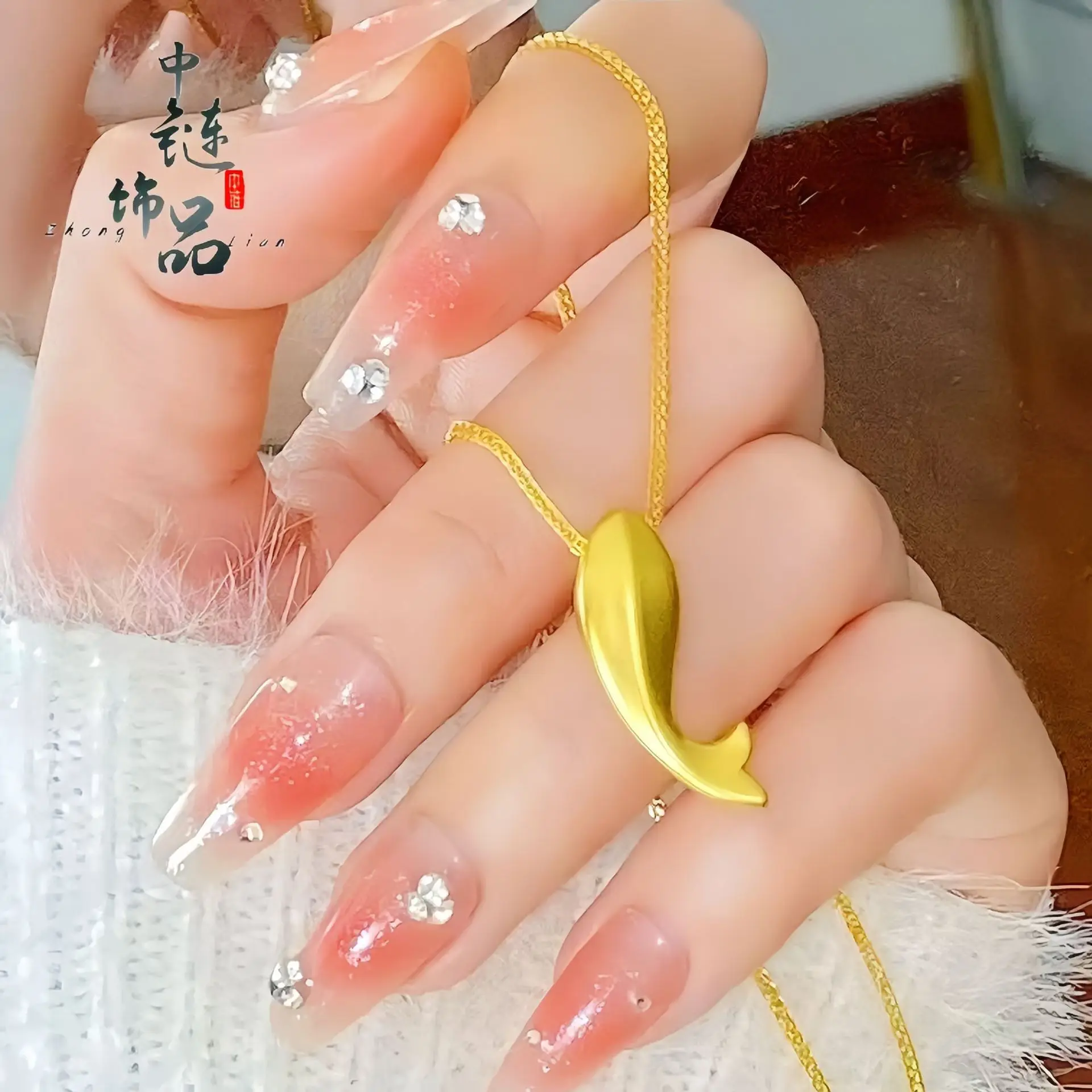 9999 gold fish gives you a small fish necklace. Simple style small dolphin pendant wholesale.